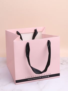 Пакет подарочный бумажный (24х26х26) сиреневый 1/12