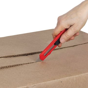 Нож канцелярский 18мм фиксатор упаковка с европодвесом STAFF EVERYDAY 1/24/576